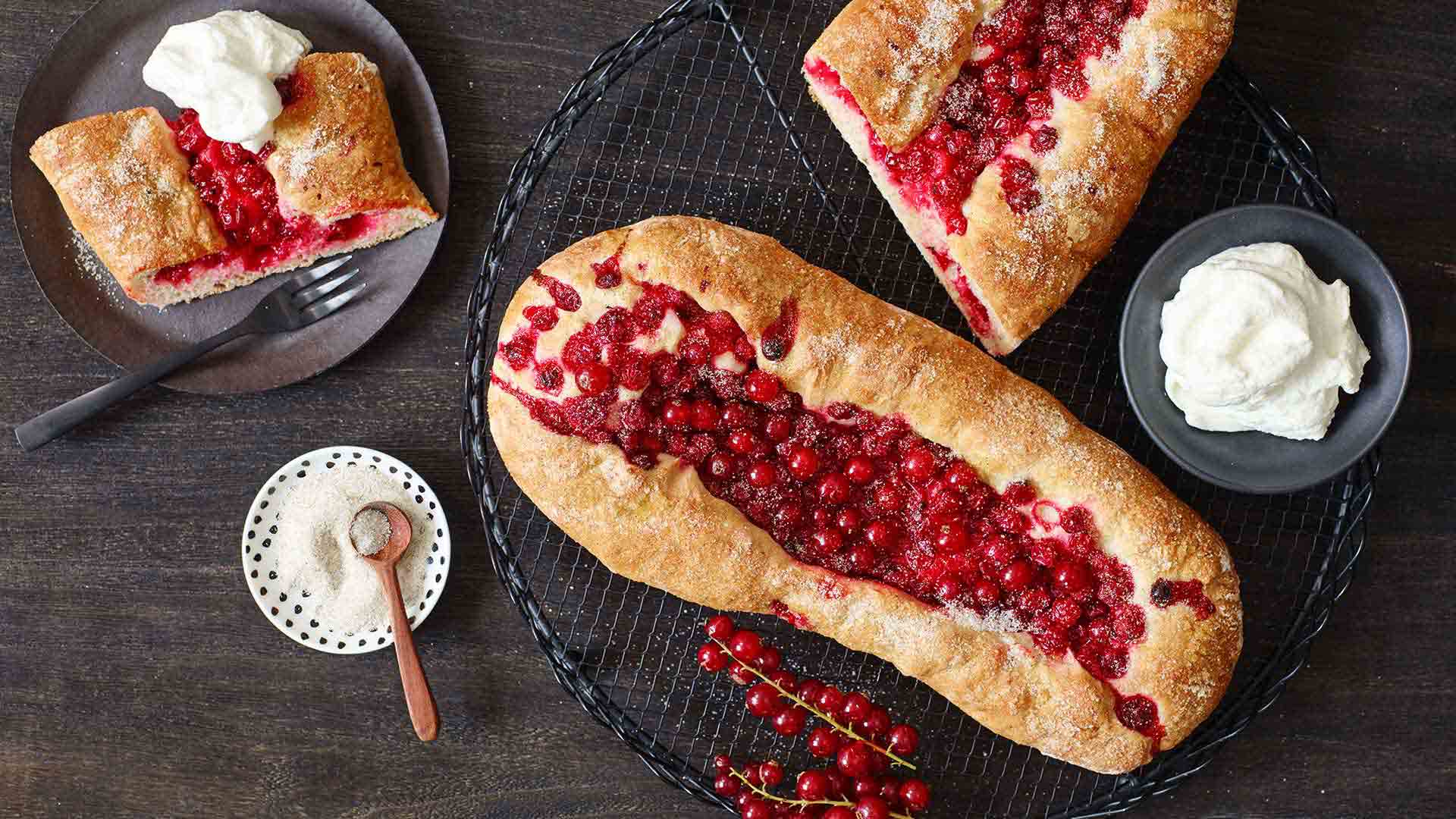 Focaccia cu rozmarin și coacăze