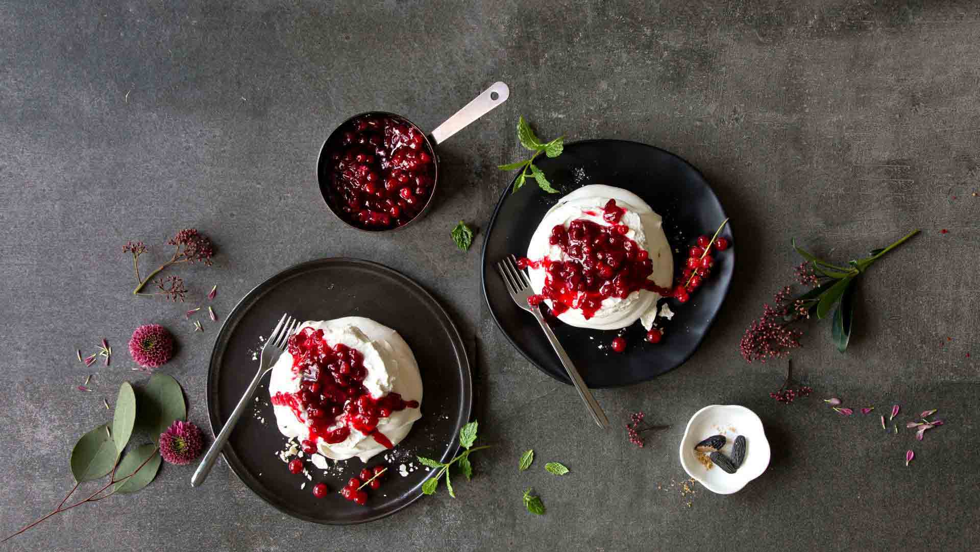 Pavlova cu coacaze rosii