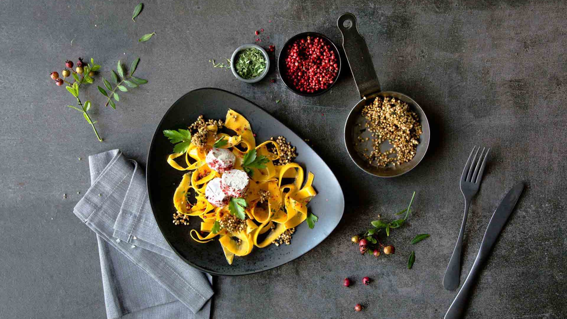 Salata de dovleac cu hrisca si branza de capra