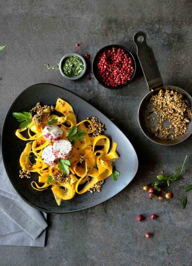 Salata de dovleac cu hrisca si branza de capra