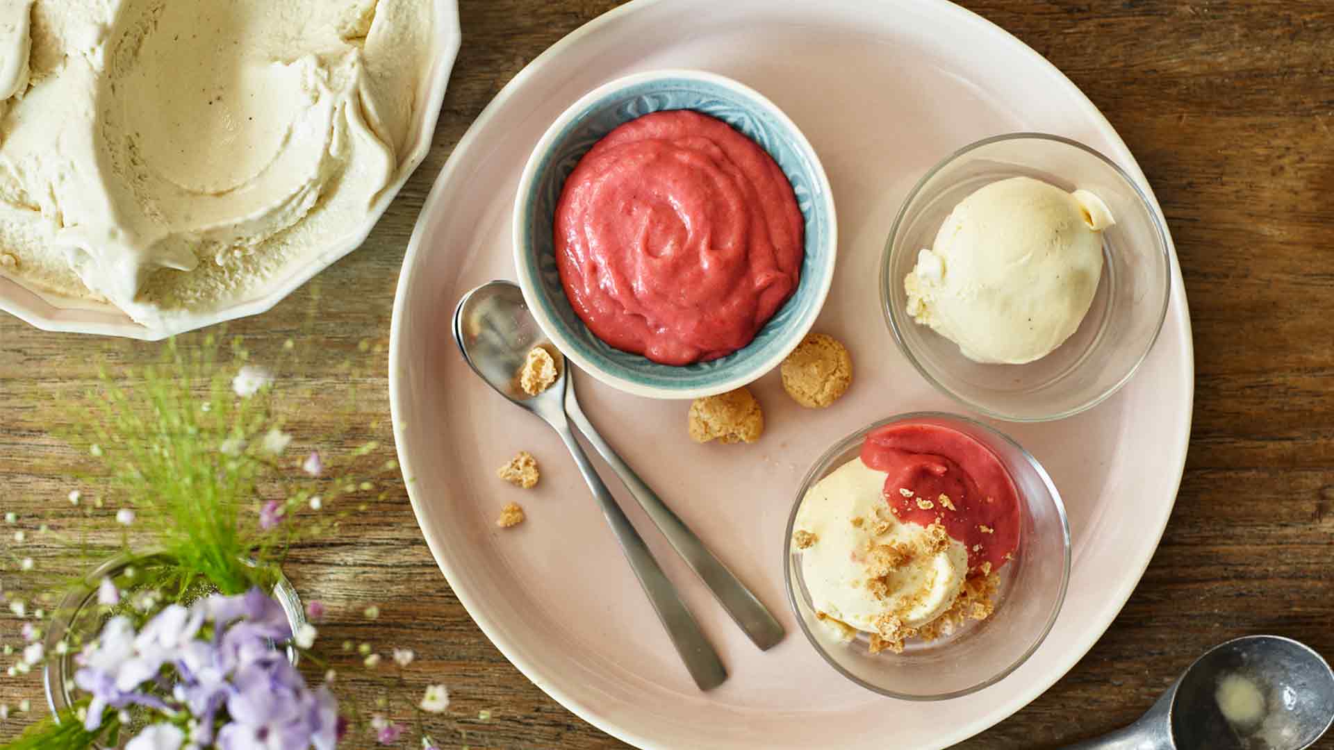 Înghețată cu cremă de rubarbă