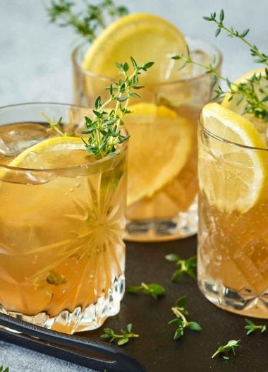 Punch aromat cu ghimbir și cimbrișor