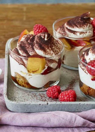 Tiramisu cu fructe la pahar
