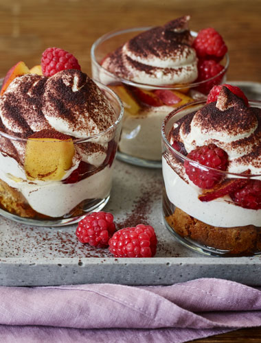Tiramisu cu fructe la pahar