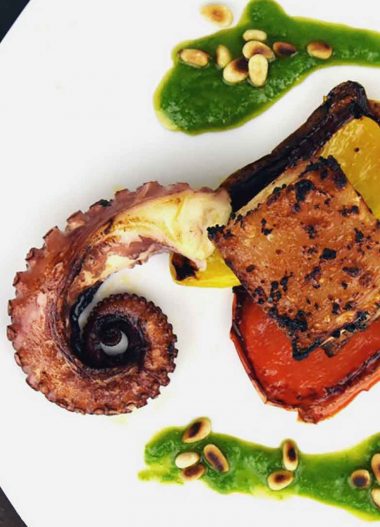 Duo de caracatiță și porc cu sos de arpagic