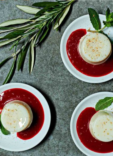 Panna Cotta cu sos de zmeură