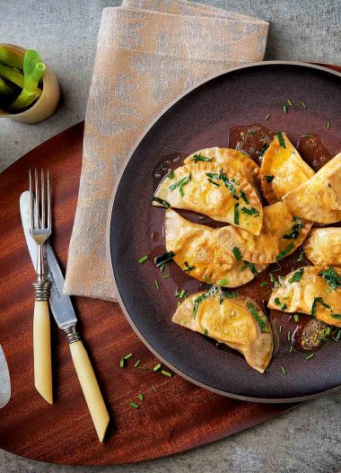 Ravioli umpluti cu branza ceapa verde si cartofi