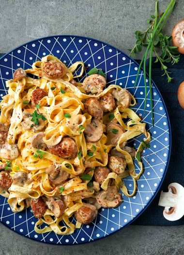 Tagliatelle cu ciuperci carnati si sos alb