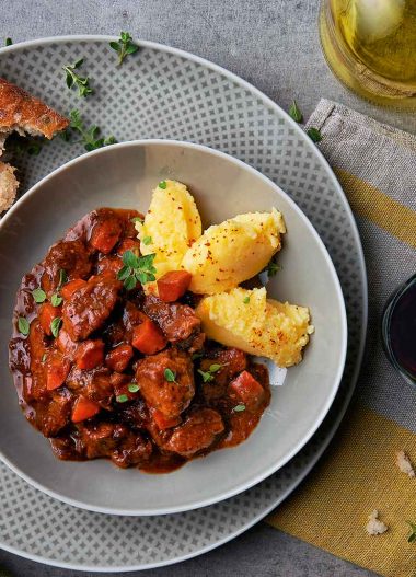 Tocana de vita cu mamaliga aromatizata