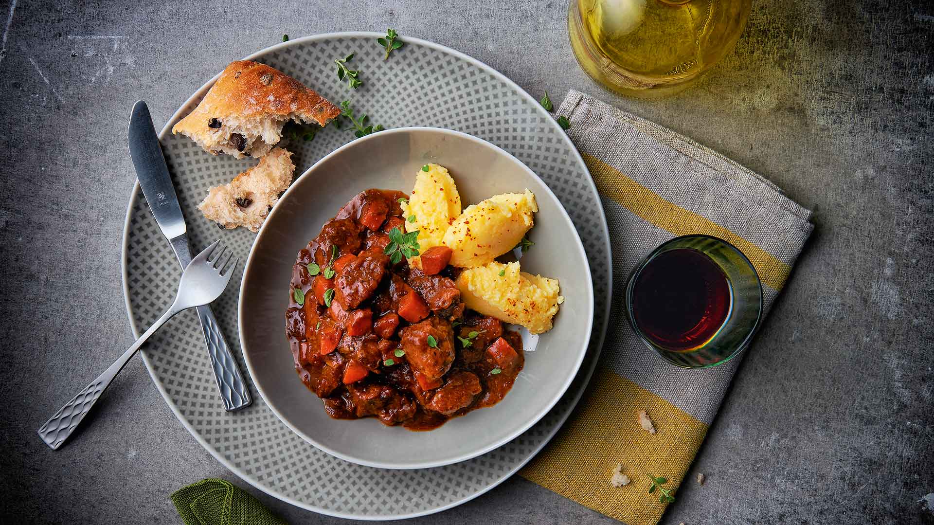 Tocana de vita cu mamaliga aromatizata