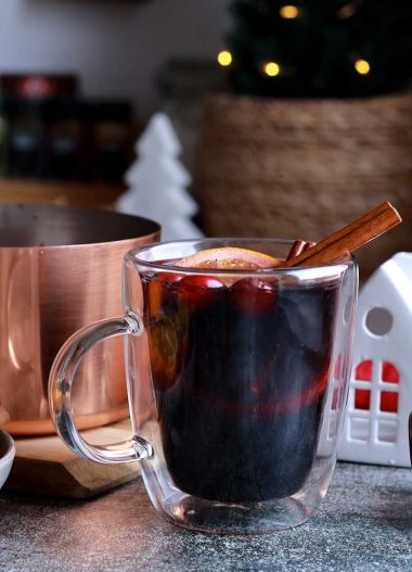 Vin fiert cu ingrediente naturale
