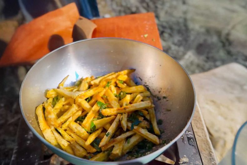 Cartofi prajiti cu condiment pentru cartofi prajiti de la Fuchs
