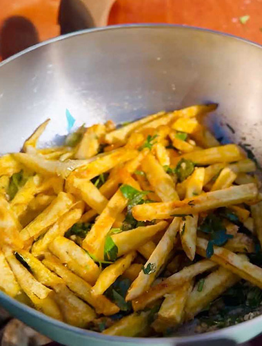 Cartofi prajiti cu amestec de condimente pentru cartofi prajiti Fuchs