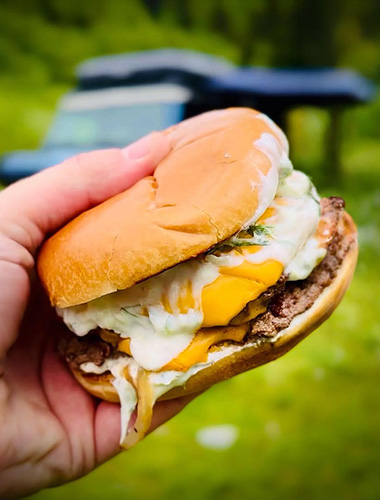 Smash burger cu tzatziki