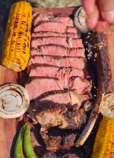 Tomahawk steak cu chimichurri